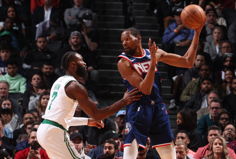 快船做了很多错误决定 但放弃西蒙斯是正确的 他已被NBA淘汰了（快船错误频发，唯独放弃西蒙斯是正确选择——他已被NBA淘汰）