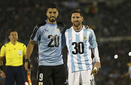 萨拉赫离队传闻再起，利雅得新月一月欲低价求购（萨拉赫再陷转会风波，利雅得新月拟于一月压价出手）