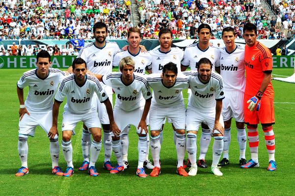 雷霆＆勇士合计狂轰33记三分，三分命中率均超4成（勇士与雷霆合飙33记三分，外线命中率双双破四成）