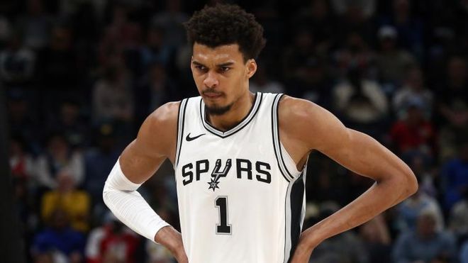 足球比赛的节奏掌控技巧（如何掌控足球比赛节奏）