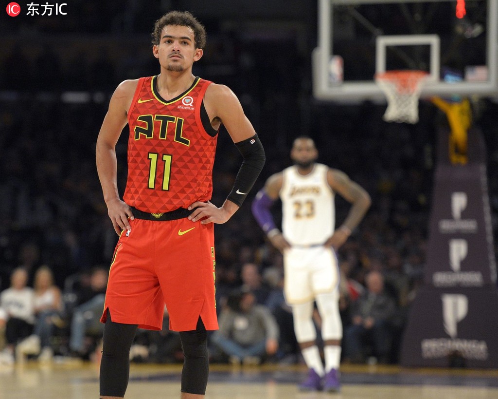 香港球迷：哲凯赖什登场令人激动！（香港球迷：哲凯赖什出场瞬间点燃全场）