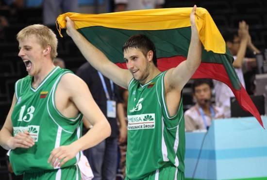 这下本人真知道了营销号造谣切特申请交易 正主一串问号辟谣（营销号捏造“切特申请交易”，正主连发问号否认）