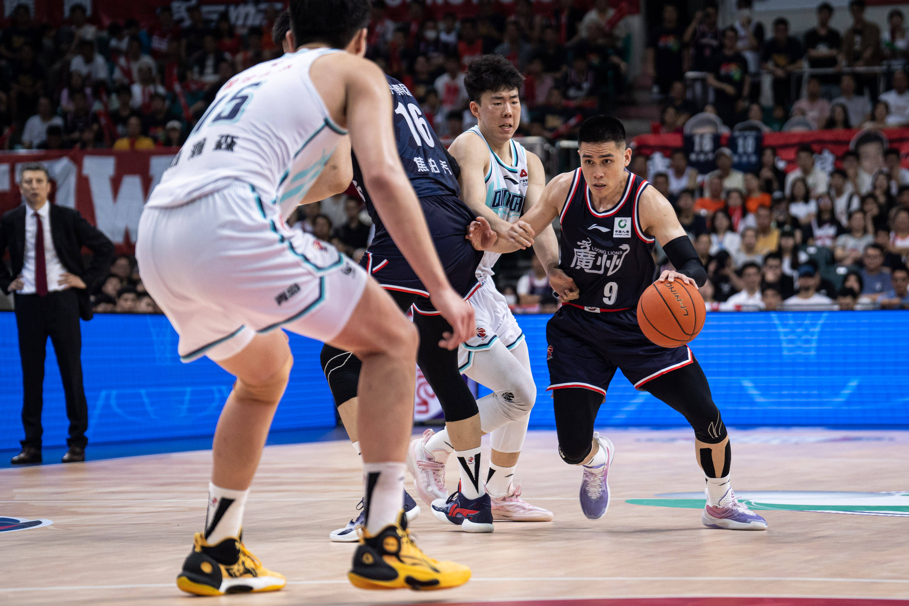 里程碑！圣诞大战将是凯尔登·约翰逊马刺生涯第400场比赛（里程碑时刻！圣诞大战将见证凯尔登·约翰逊马刺生涯第400次出场）