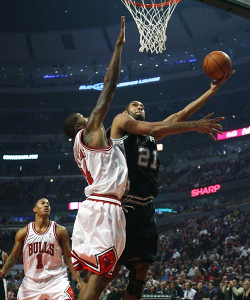 辽宁男篮大胜浙江王哲林状态火热（辽宁男篮狂胜浙江，王哲林火力全开）