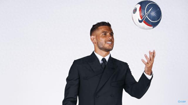 记者：弗里克不仅收获了胜利，还抓到了更衣室的“泄密者”（记者：弗里克赢球之余还揪出更衣室的“内鬼”）