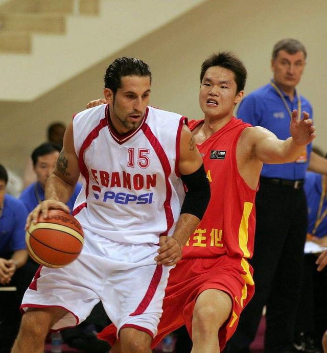 英超战报：罗杰斯双响，库尼亚破门难救主，维拉2-1曼联（英超焦点战：罗杰斯梅开二度，库尼亚破门难救主，阿斯顿维拉2-1力克曼联）