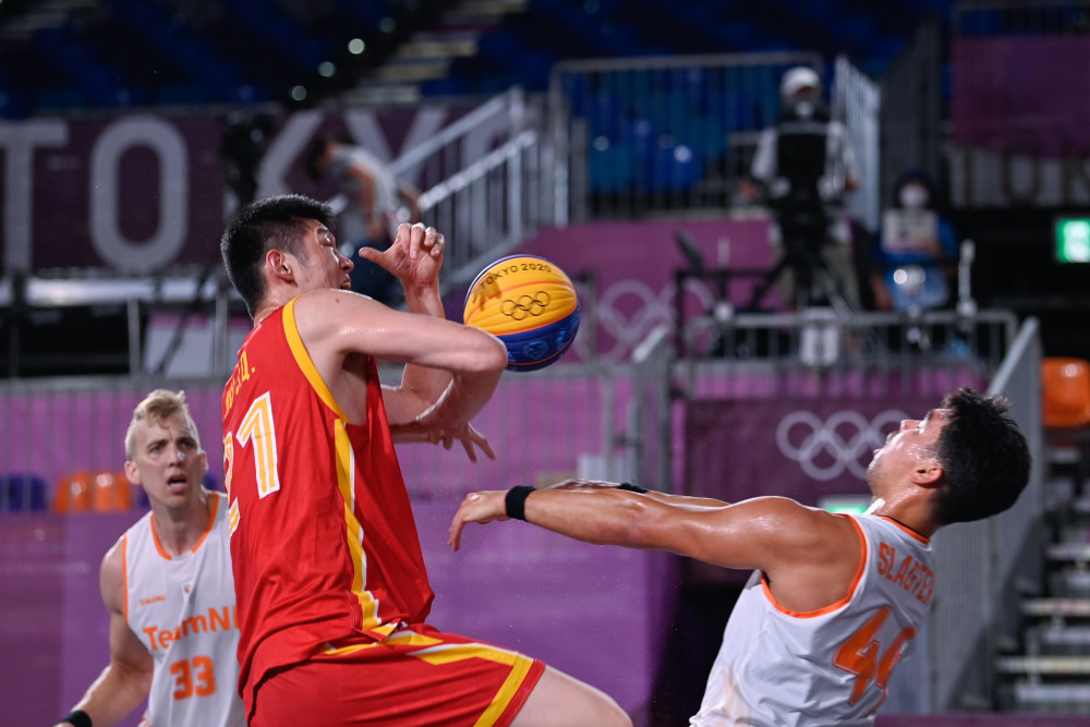 弗赖堡主帅：拜仁全队防守方式值得学习，对阵他们需把握机会（弗赖堡主帅：拜仁整体防守堪称典范，交手时必须把握住机会）