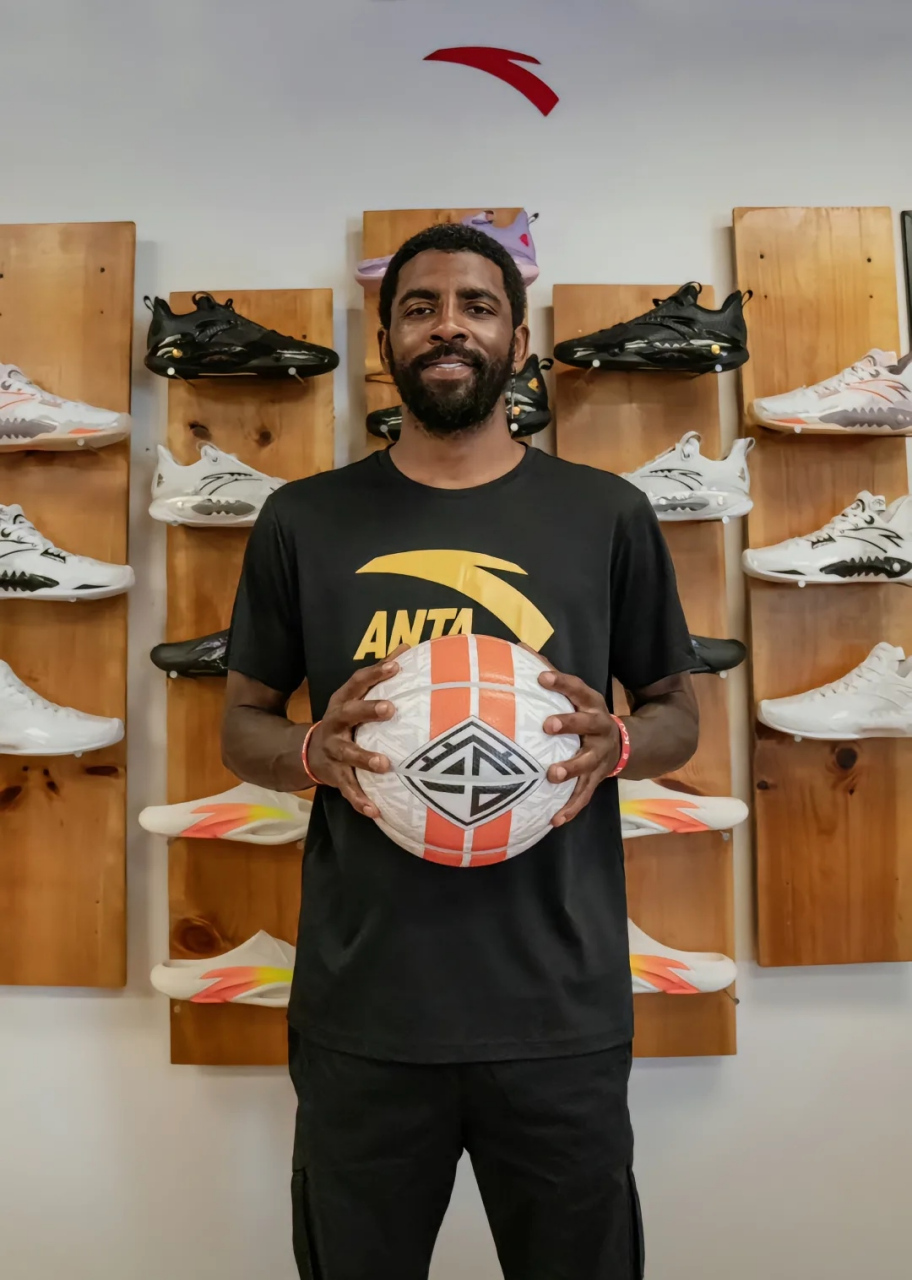 海纳：有一两家英超球队曾对孔帕尼有意，但我们是拜仁慕尼黑（海纳：英超球队也想要孔帕尼，但我们是拜仁慕尼黑）