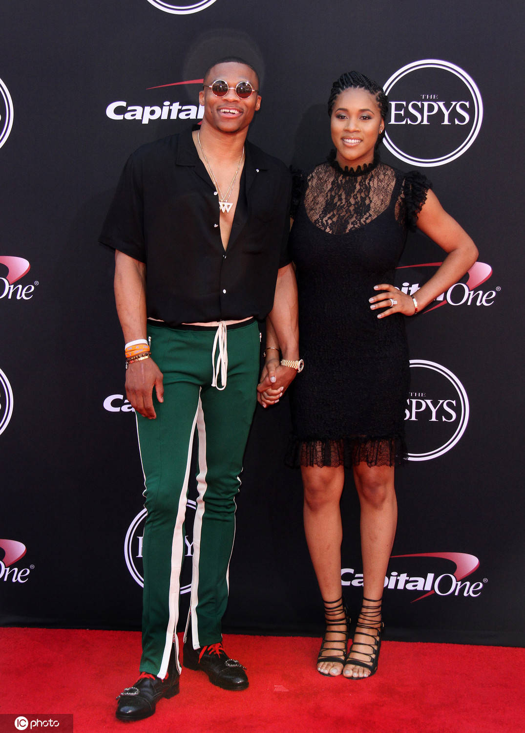 翻过来了！汤姆林底角命中三分球 骑士反超公牛（比分反转！汤姆林底角三分命中，骑士反超公牛）